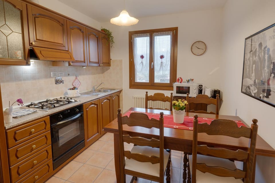 Kitchen or kitchenette, Dining area, dishwasher, stove