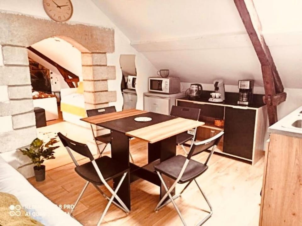 Le Cocon Appart Climatisé Parking Plage Honfleur 10min Apartment in Honfleur