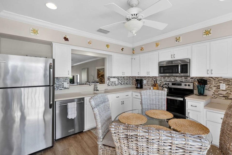 Kitchen or kitchenette, kitchen