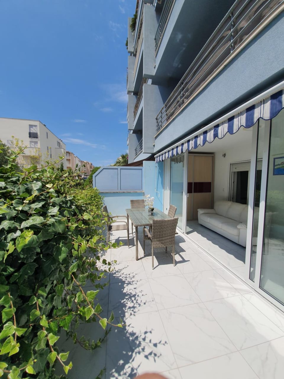 Property building, Natural landscape, Balcony/Terrace