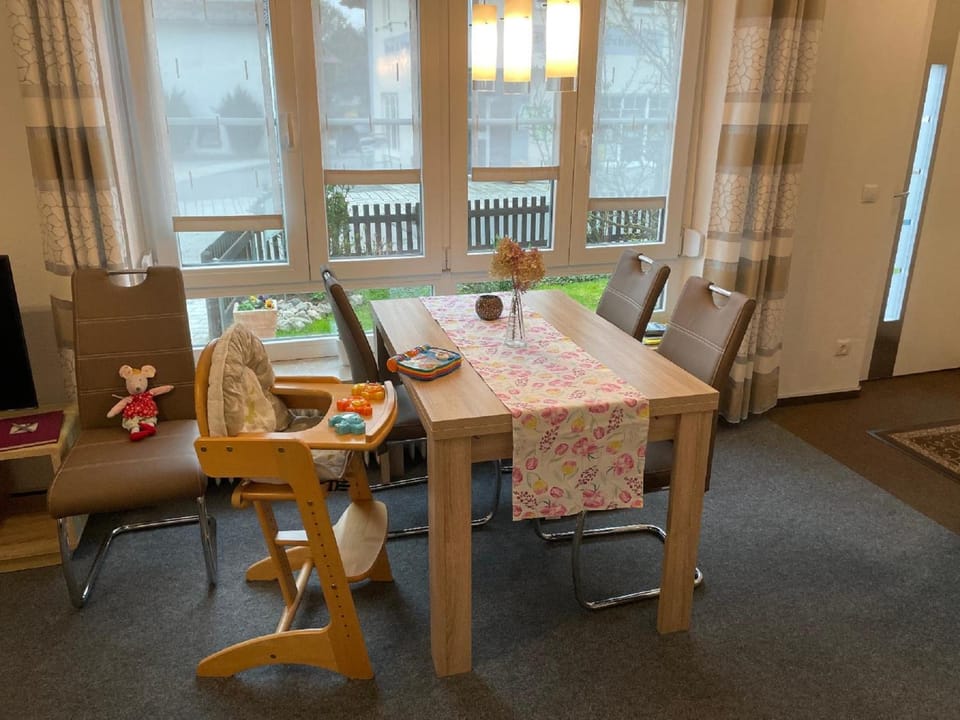 Living room, Seating area, Dining area