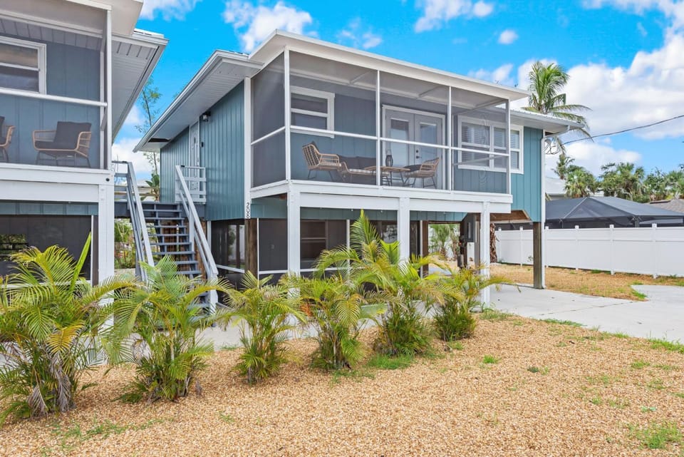Beach Bungalow 2 by Sun Palace Vacations House in Estero Island