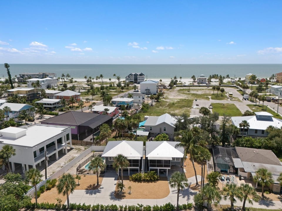 Beach Bungalow 2 by Sun Palace Vacations House in Estero Island