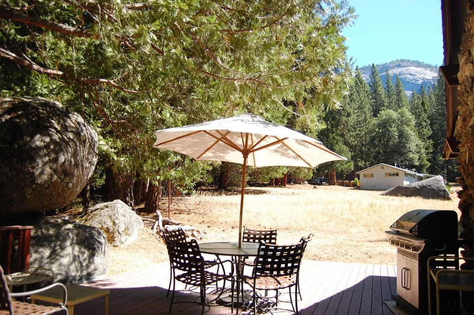 68 Wawona Dome View House in Sierra Nevada
