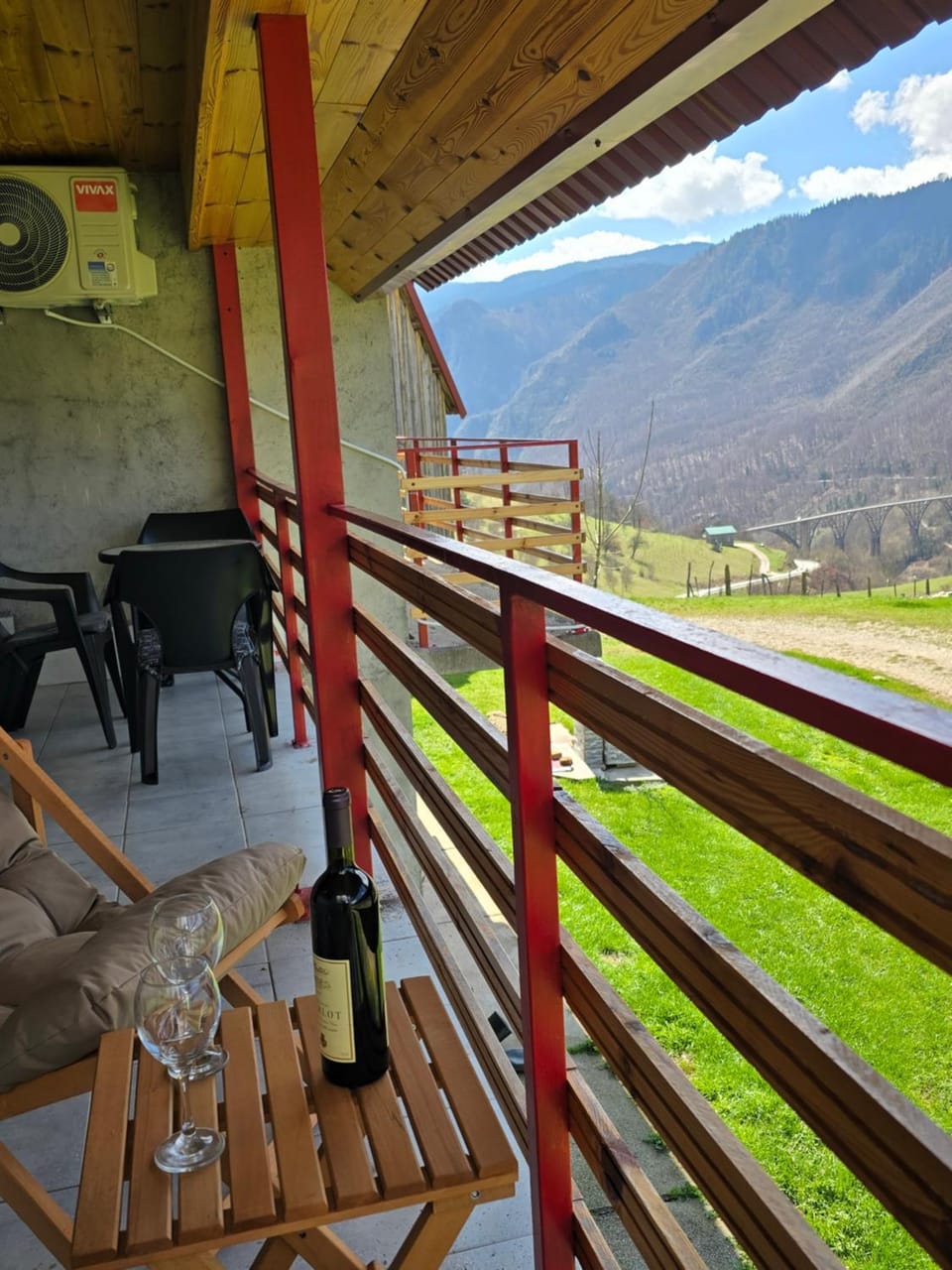 Patio, Spring, Day, Natural landscape, View (from property/room), Balcony/Terrace, Seating area, Mountain view, Alcoholic drinks