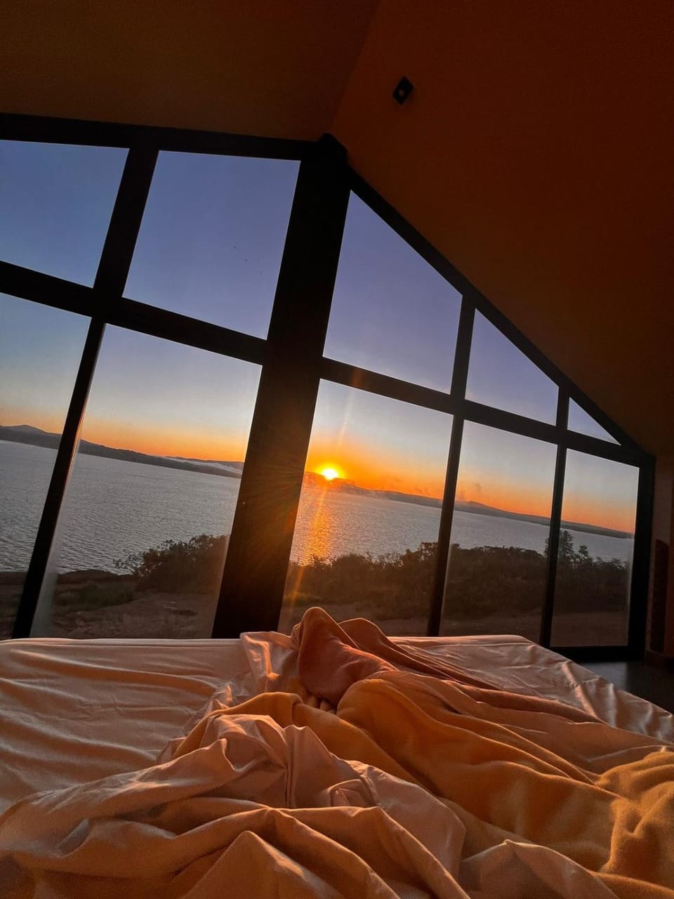 Natural landscape, Photo of the whole room, Bedroom, Mountain view, Sunrise
