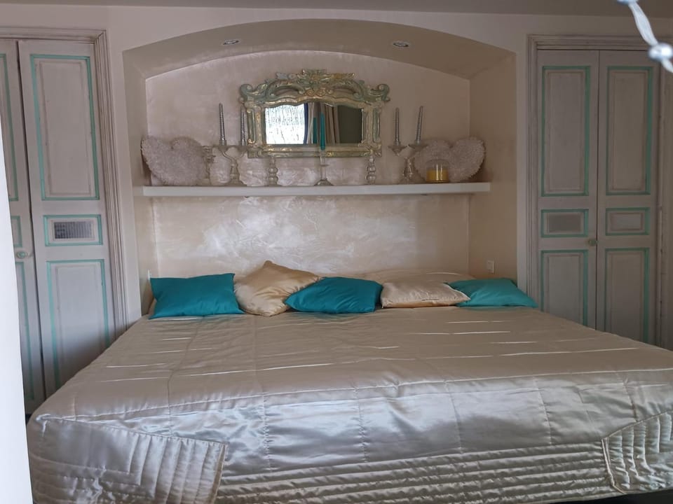 Kitchen or kitchenette, Bedroom