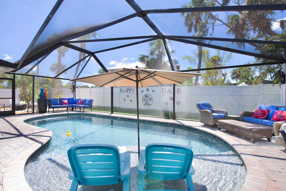 Happy Daze by Sun Palace Vacations House in Estero Island