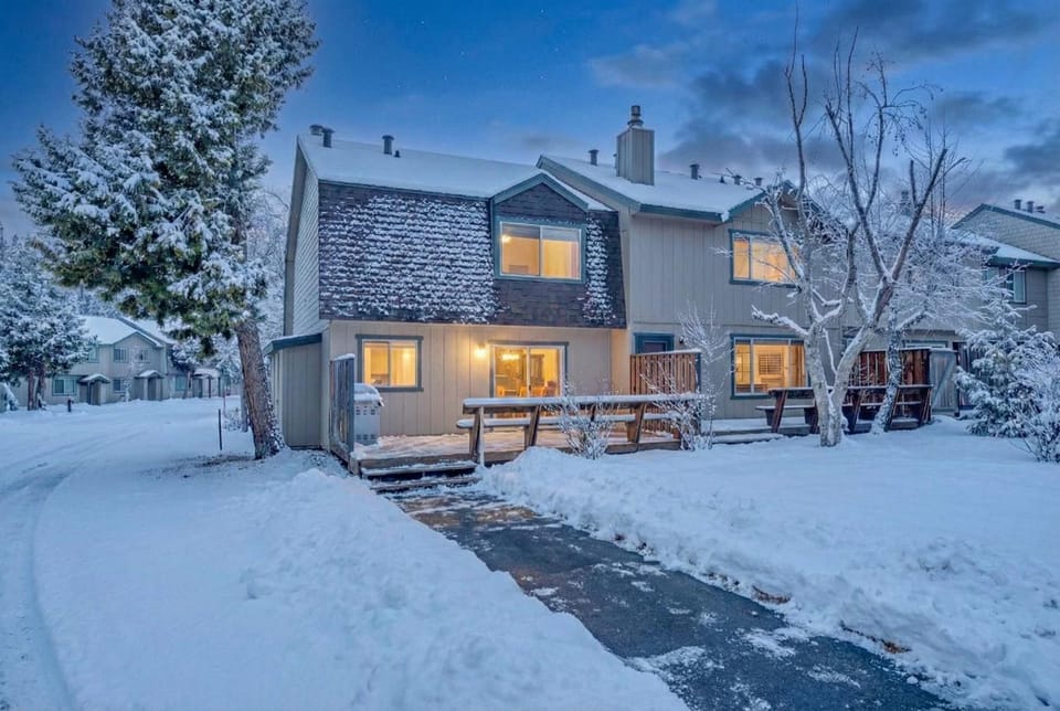 Lake Tahoe Getaway Close to Beach & Ski Slopes House in Dollar Point