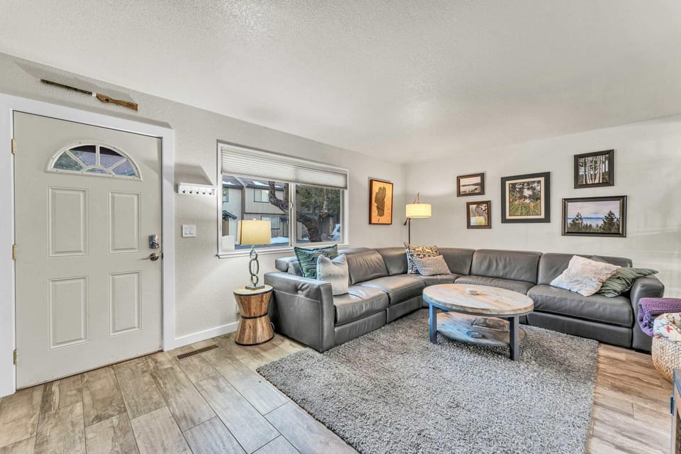 Lake Tahoe Getaway Close to Beach & Ski Slopes House in Dollar Point