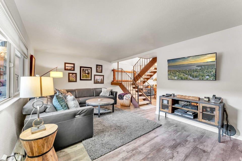 Lake Tahoe Getaway Close to Beach & Ski Slopes House in Dollar Point