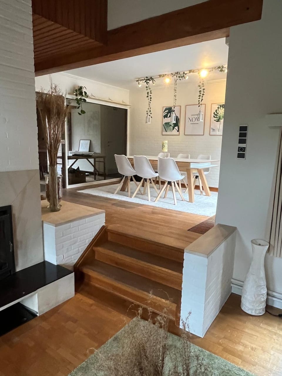 Photo of the whole room, Dining area