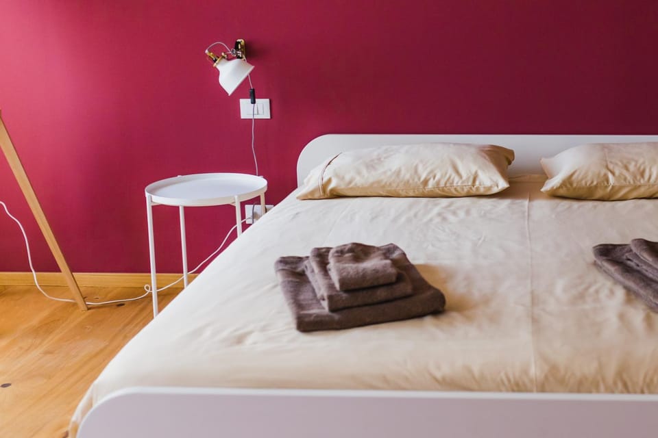 Bed, Photo of the whole room, Bedroom, towels