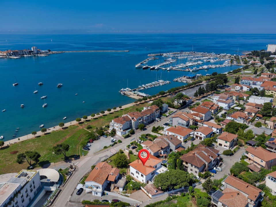 Property building, Day, Natural landscape, Sea view, Location