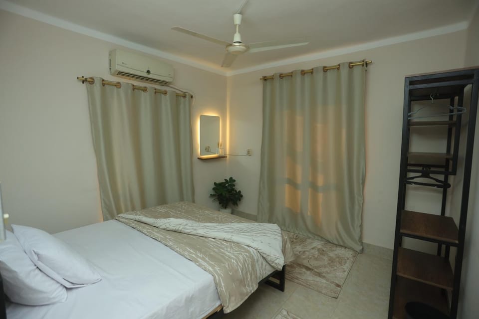 Bedroom, wardrobe, air conditioner, air conditioner