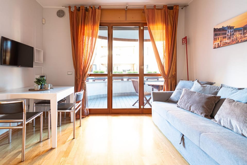 TV and multimedia, Dining area, Bedroom