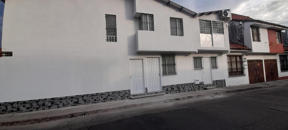 APARTAHOTEL BUSTAMANTE APTO 1 vip Apartment in Buga