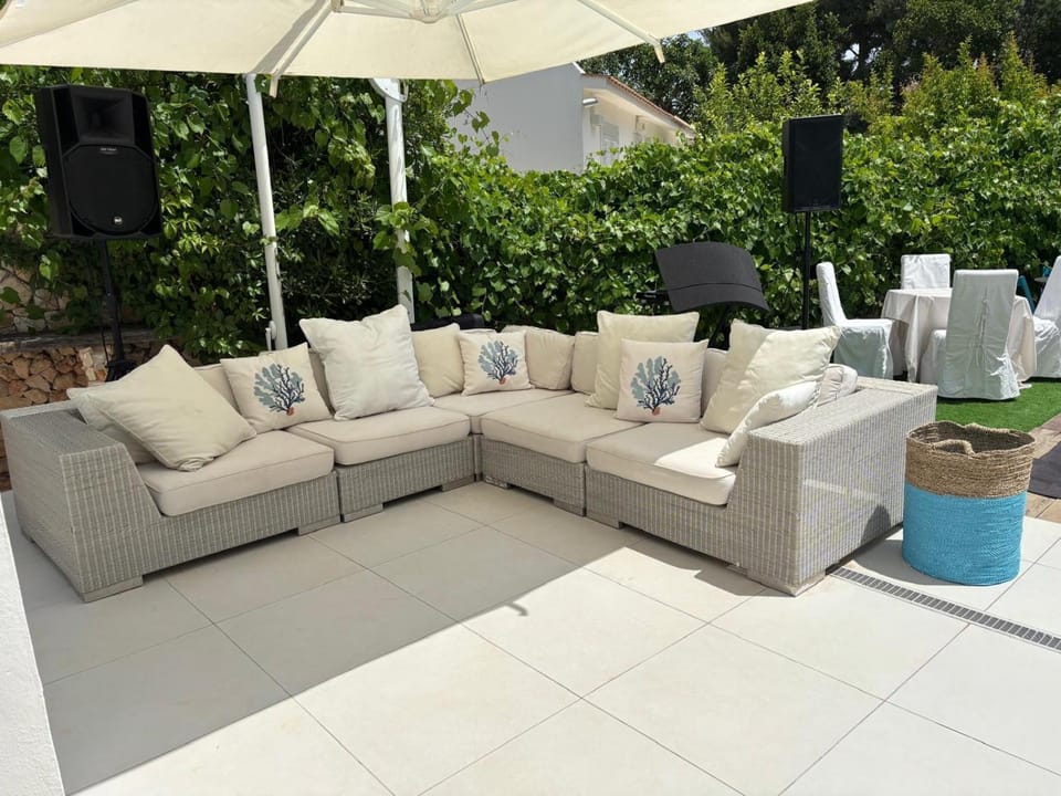 Patio, Day, Garden, Solarium, Living room, Seating area, Garden view