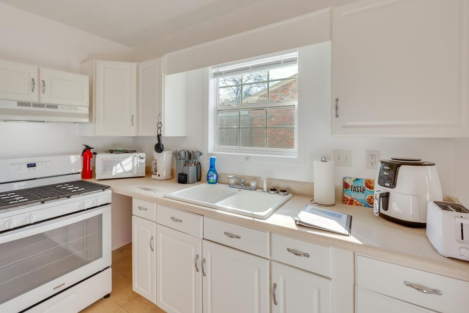 14 Mi to Montgomery: Quaint Couple's Apartment Apartment in Prattville