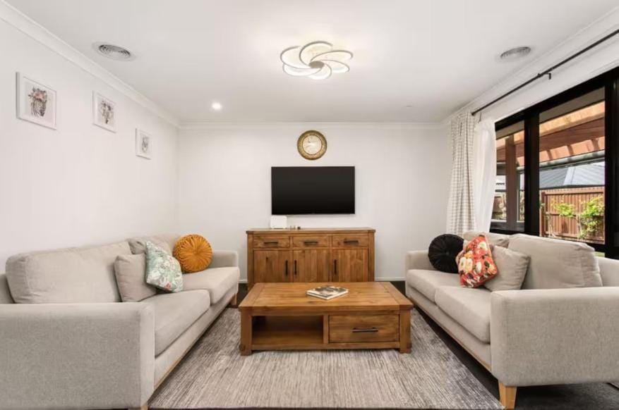 Communal lounge/ TV room, TV and multimedia, View (from property/room), Living room, Decorative detail, Seating area, Evening entertainment