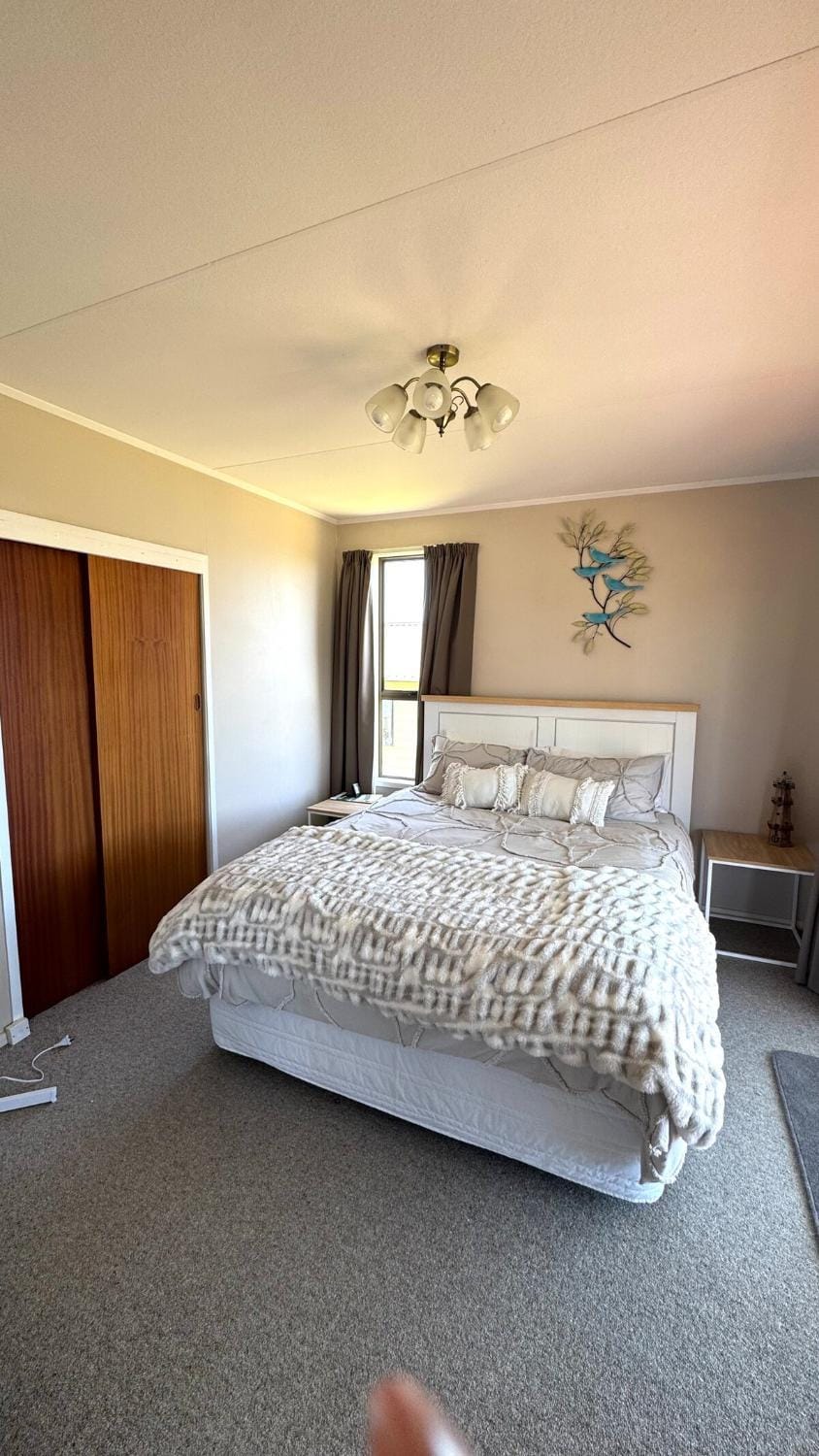 4 Bedroom Family Beach House House in Whangamatā