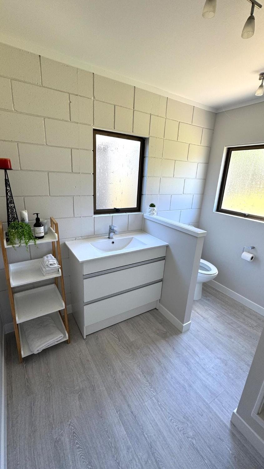 4 Bedroom Family Beach House House in Whangamatā