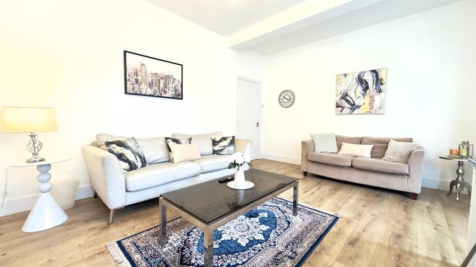 4 Bedroom Apartment Hyde Park Apartment in City of Westminster