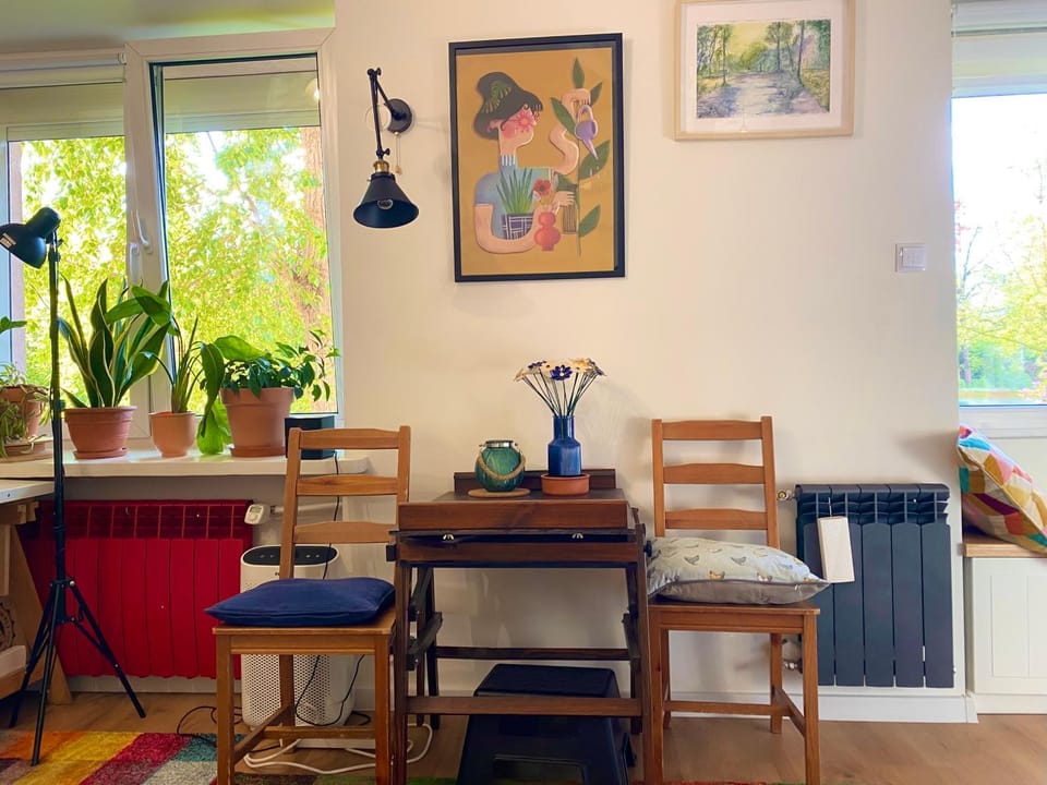 Seating area, Dining area