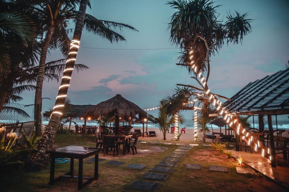 Restaurant/places to eat, Natural landscape, Garden, Beach, Garden view, Sea view