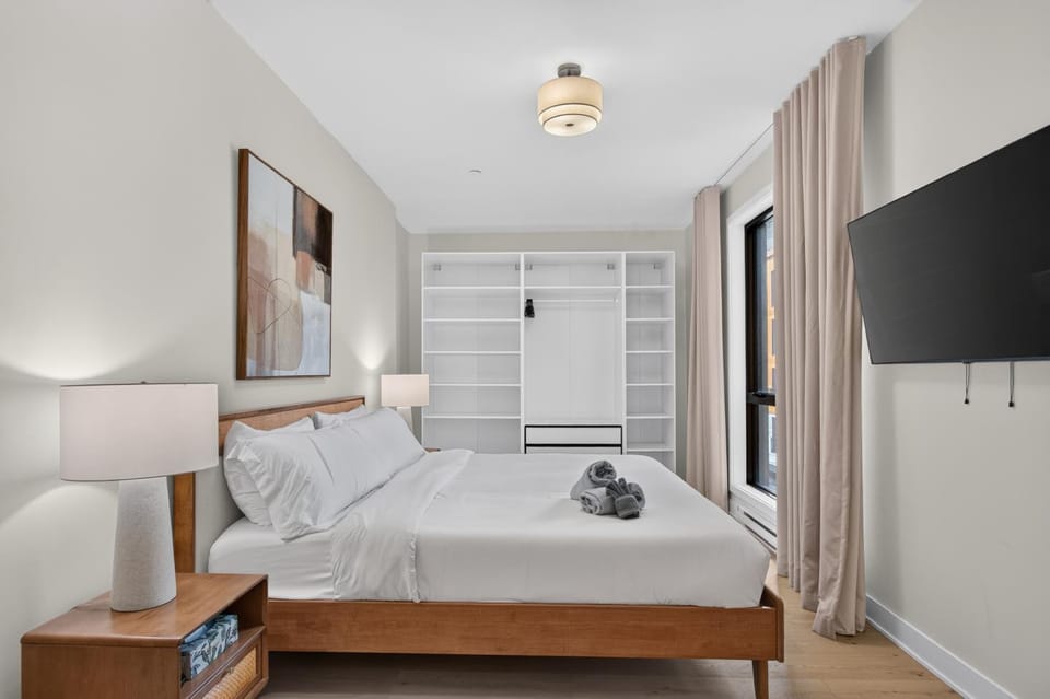 Bed, TV and multimedia, Photo of the whole room, Bedroom, wardrobe