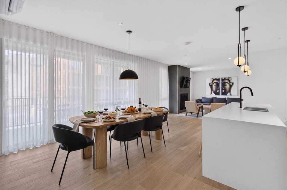 Kitchen or kitchenette, Living room, Photo of the whole room, Seating area, Dining area