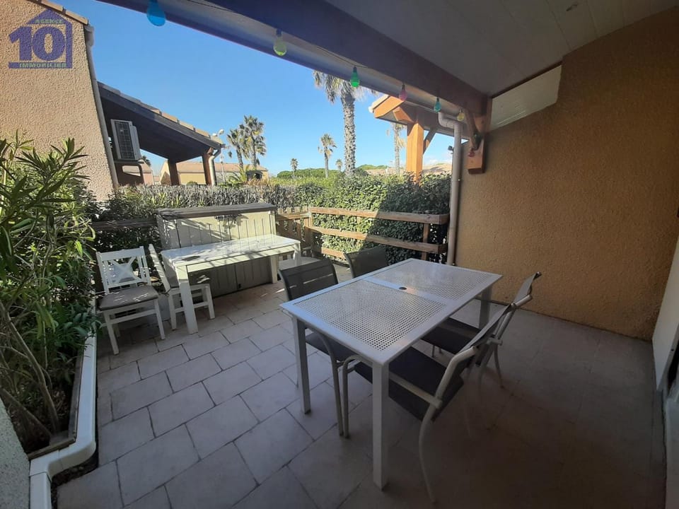 Charmant Pavillon 5 Pers avec Clim et Terrasse en Résidence avec Piscine - FR-1-781-85 House in Occitanie