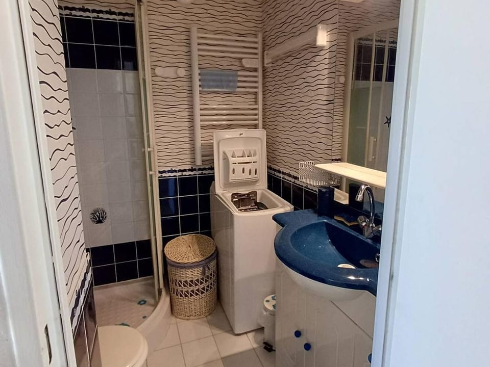 Studio à 50m des Thermes avec WIFI et loggia - FR-1-571-65 Apartment in Balaruc-les-Bains