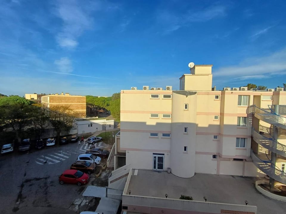 Studio à 50m des Thermes avec WIFI et loggia - FR-1-571-65 Apartment in Balaruc-les-Bains