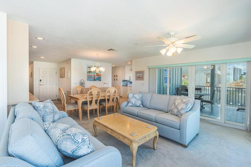Lone Palm Retreat by Sun Palace Vacations House in Estero Island