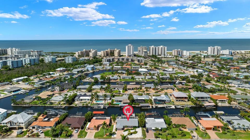 Palmview Paradise by Sun Palace Vacations House in Estero Island