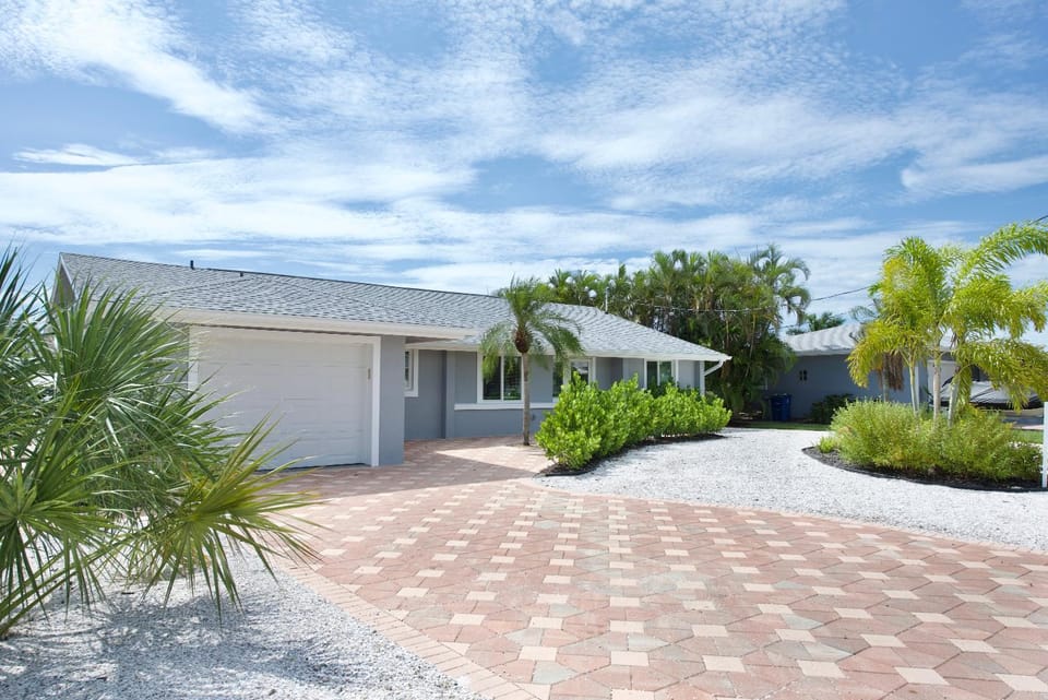 Palmview Paradise by Sun Palace Vacations House in Estero Island