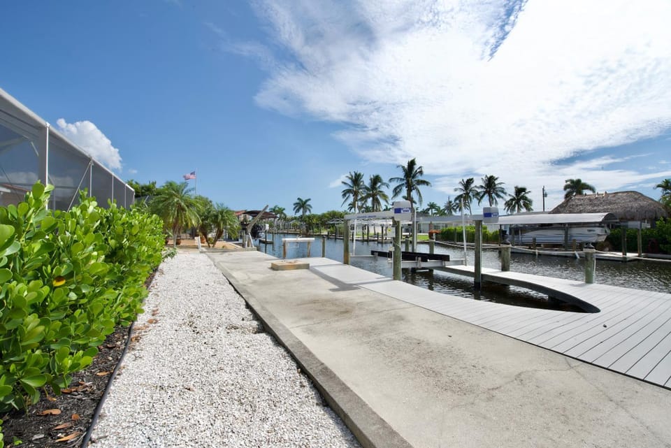 Palmview Paradise by Sun Palace Vacations House in Estero Island
