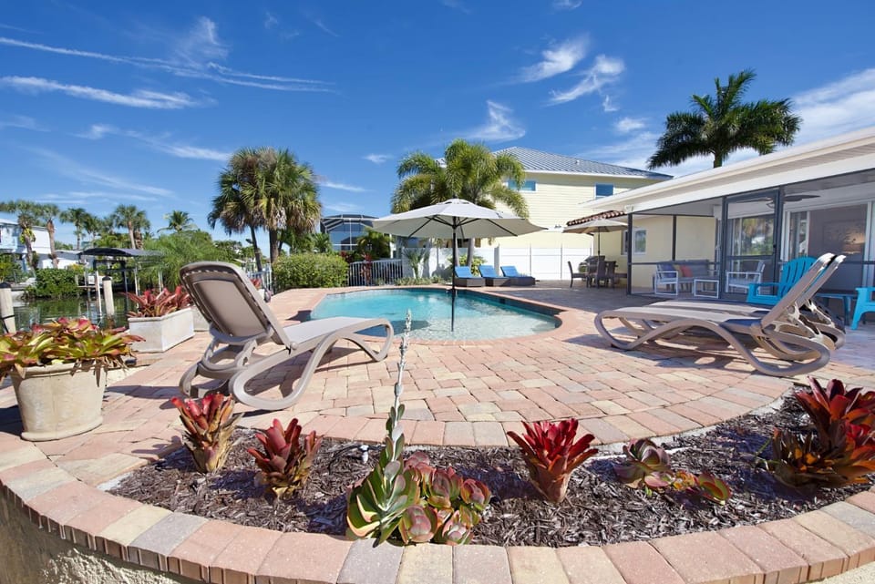 Sandy Breeze by Sun Palace Vacations House in Estero Island