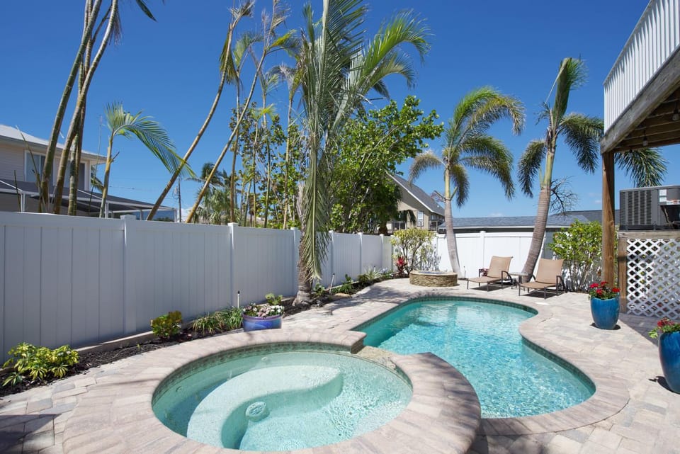 Sea La Vie by Sun Palace Vacations House in Estero Island