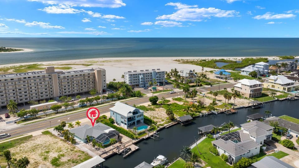 Beach and Bay by Sun Palace Vacations House in Estero Island