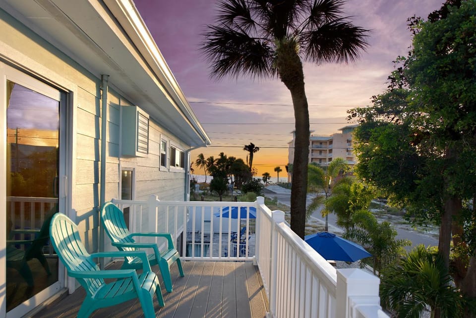 Big Blue Beach House by Sun Palace Vacations House in Estero Island