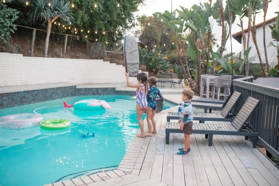 5BR Oasis with Pool, Arcade, Sauna House in Casa De Oro-Mount