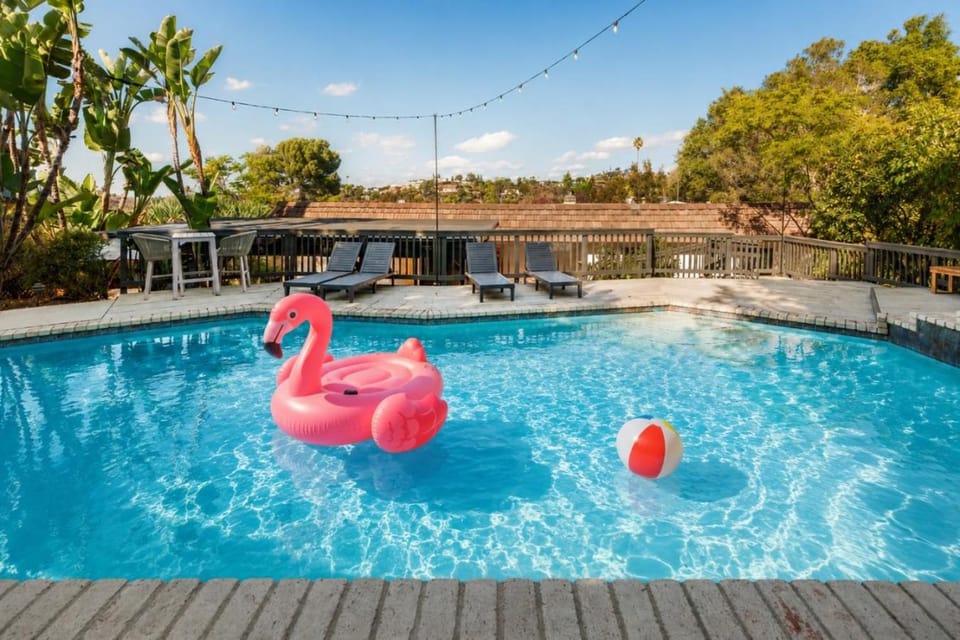 5BR Oasis with Pool, Arcade, Sauna House in Casa De Oro-Mount