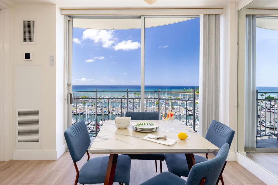 View (from property/room), Balcony/Terrace, Dining area