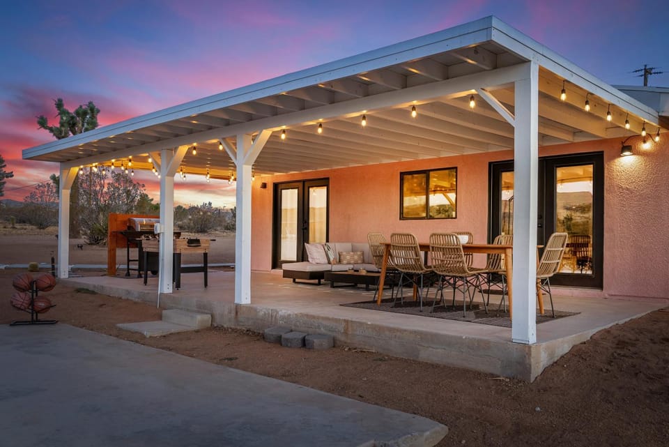 Patio, BBQ facilities, Seating area, Dining area