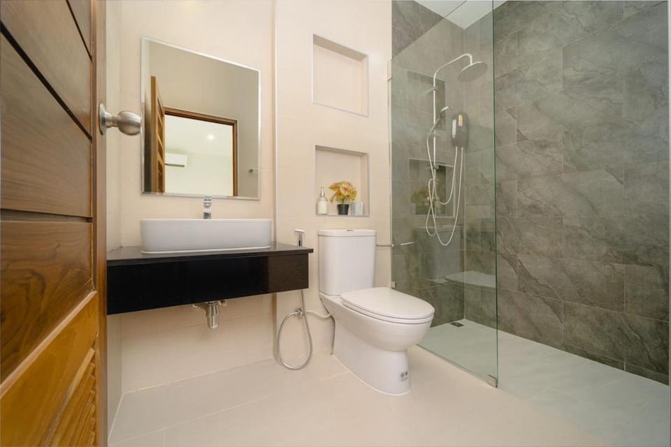 Shower, Toilet, Bathroom