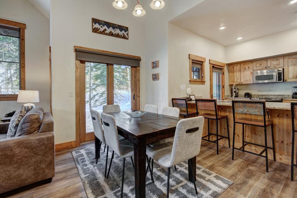 Spacious, Updated Townhome with Private Garage condo Apartment in Breckenridge