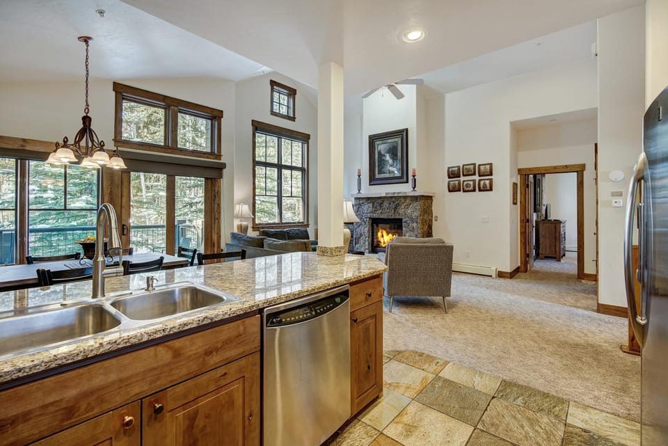 Spacious Upstairs Townhome with Private Garage condo Apartment in Breckenridge