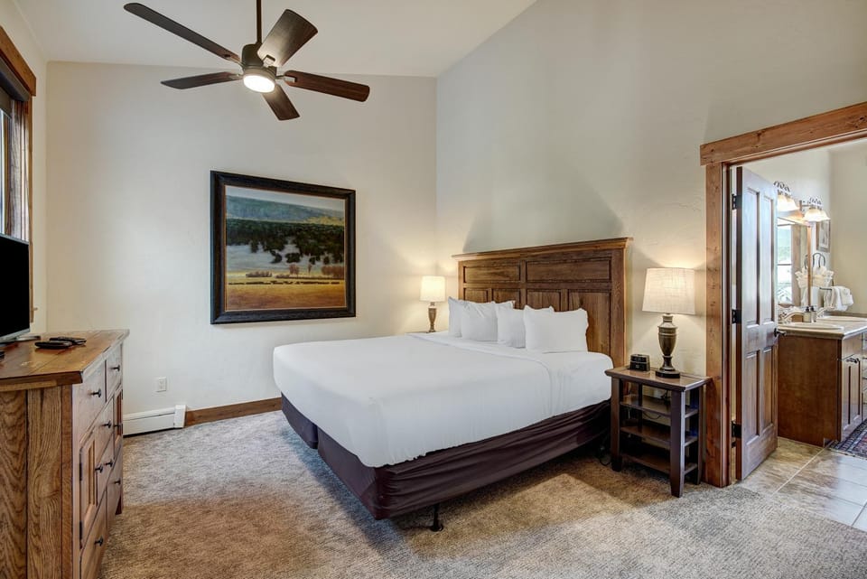 Spacious Upstairs Townhome with Private Garage condo Apartment in Breckenridge